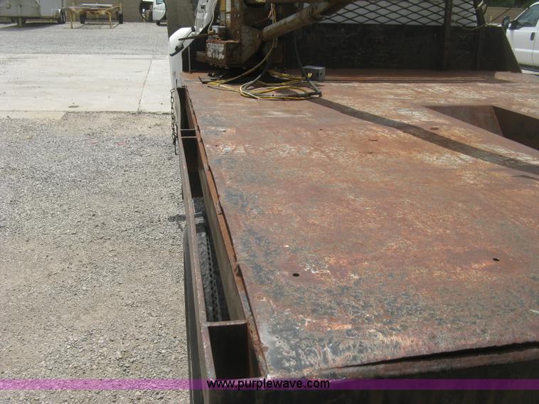 image for item J2755 1989 Ford F700F flatbed truck with crane