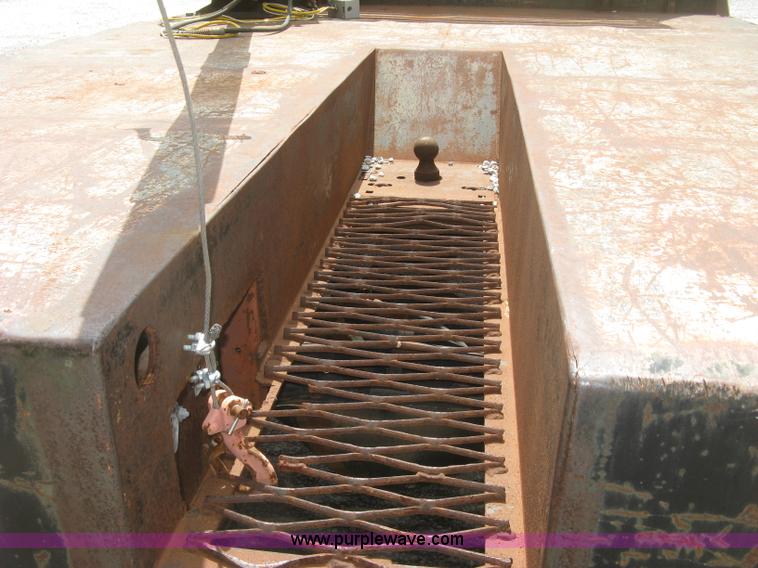 image for item J2755 1989 Ford F700F flatbed truck with crane