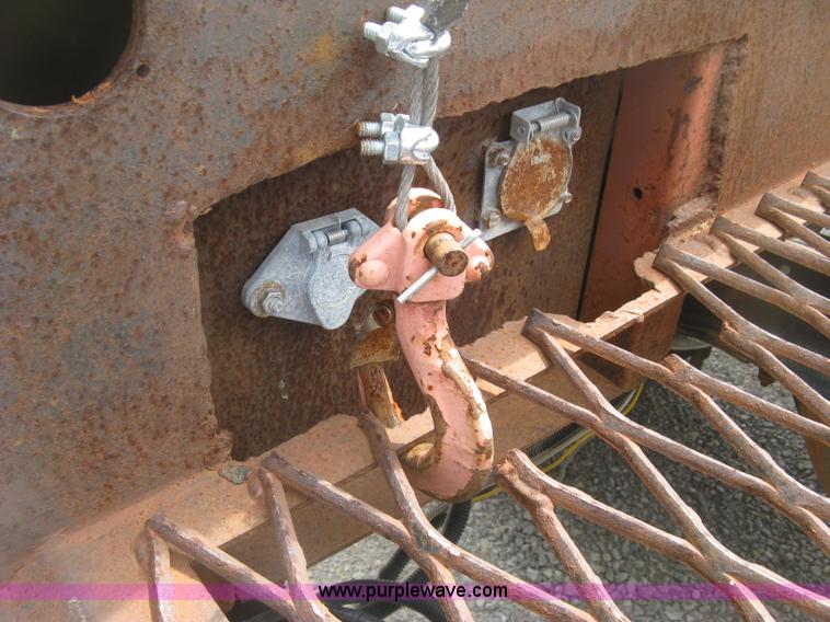 image for item J2755 1989 Ford F700F flatbed truck with crane