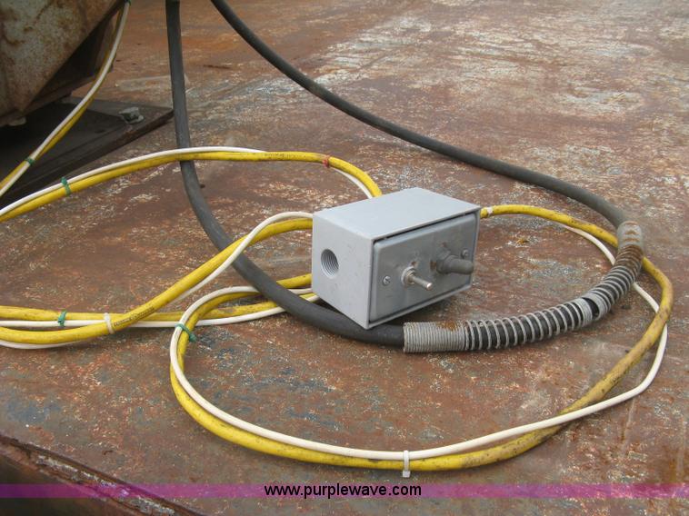 image for item J2755 1989 Ford F700F flatbed truck with crane