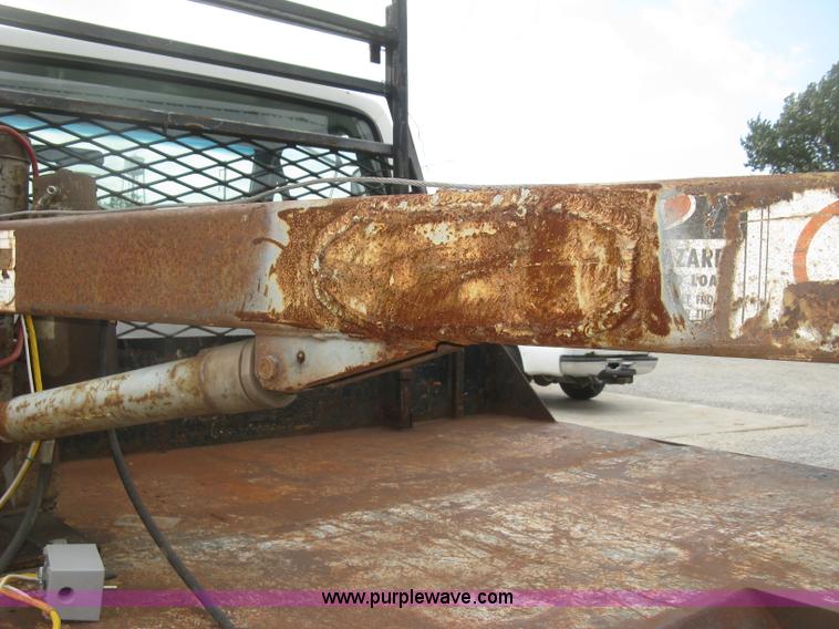 image for item J2755 1989 Ford F700F flatbed truck with crane