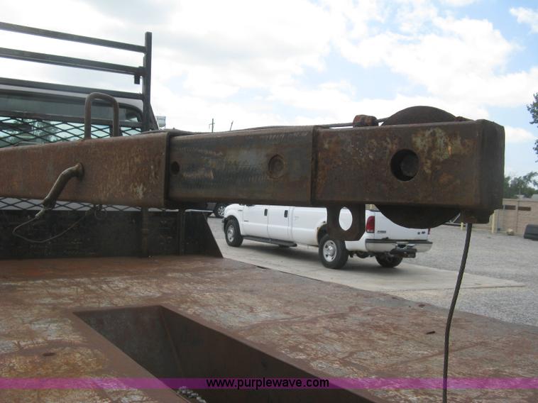 image for item J2755 1989 Ford F700F flatbed truck with crane