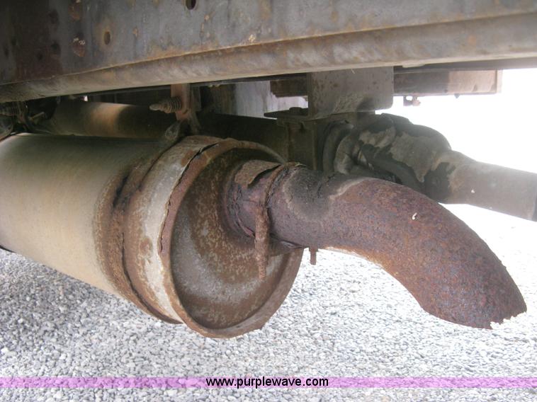 image for item J2755 1989 Ford F700F flatbed truck with crane