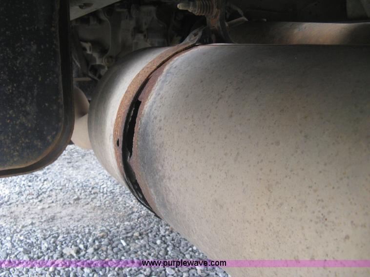 image for item J2755 1989 Ford F700F flatbed truck with crane