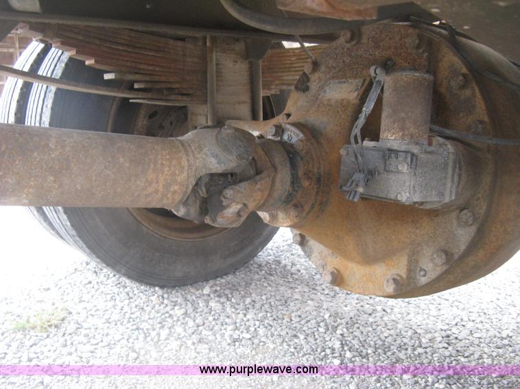 image for item J2755 1989 Ford F700F flatbed truck with crane