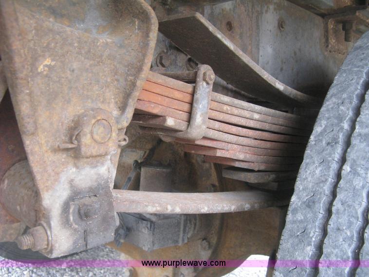 image for item J2755 1989 Ford F700F flatbed truck with crane