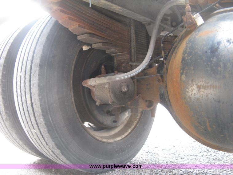 image for item J2755 1989 Ford F700F flatbed truck with crane