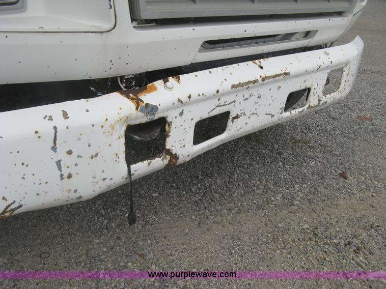 image for item J2755 1989 Ford F700F flatbed truck with crane