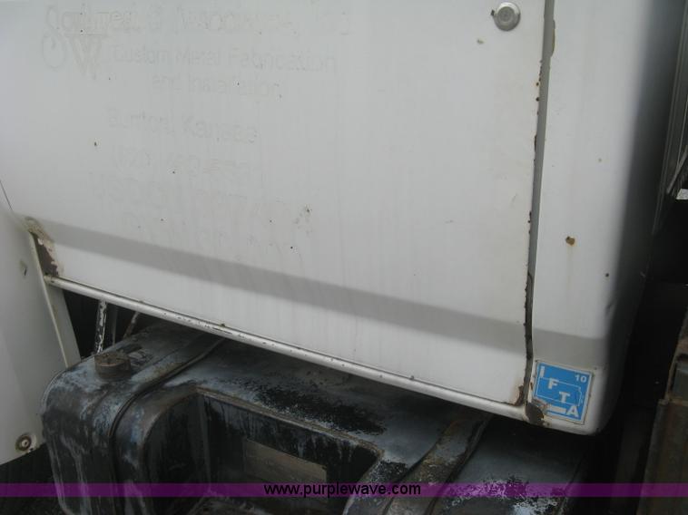 image for item J2755 1989 Ford F700F flatbed truck with crane