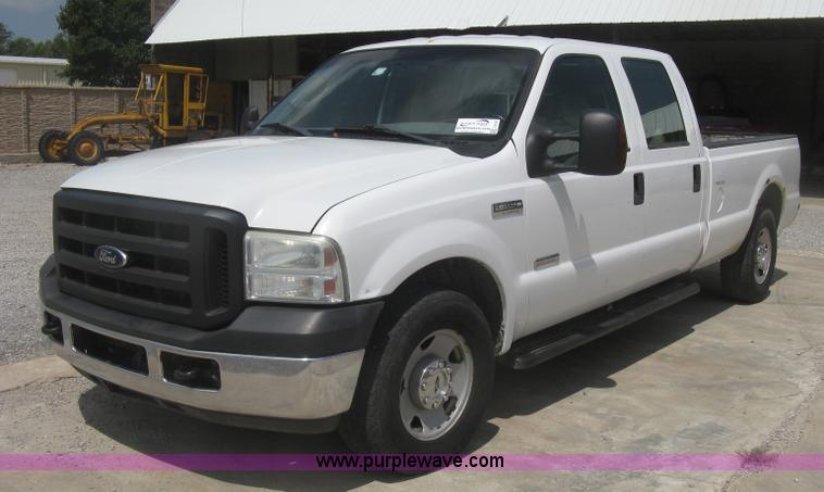 image for item J2756 2007 Ford F350 Super Duty XL Crew Cab pickup truck