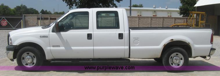 image for item J2756 2007 Ford F350 Super Duty XL Crew Cab pickup truck