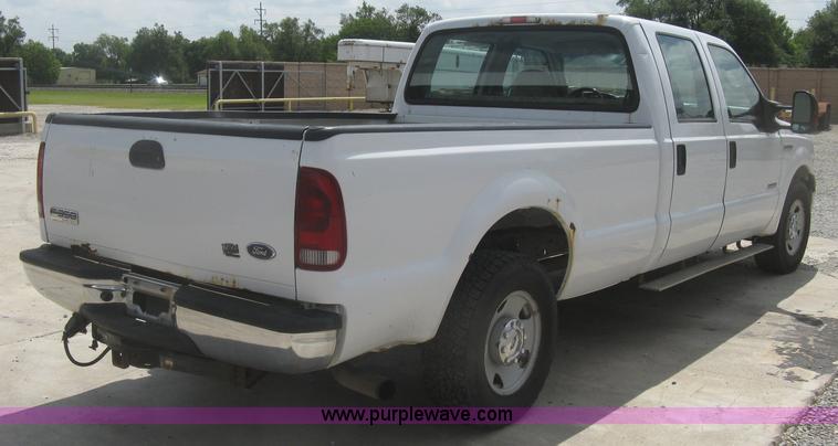 image for item J2756 2007 Ford F350 Super Duty XL Crew Cab pickup truck
