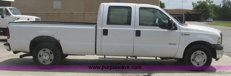 image for item J2756 2007 Ford F350 Super Duty XL Crew Cab pickup truck