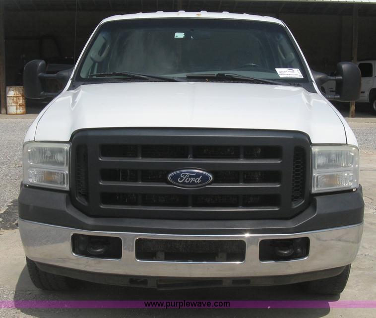 image for item J2756 2007 Ford F350 Super Duty XL Crew Cab pickup truck