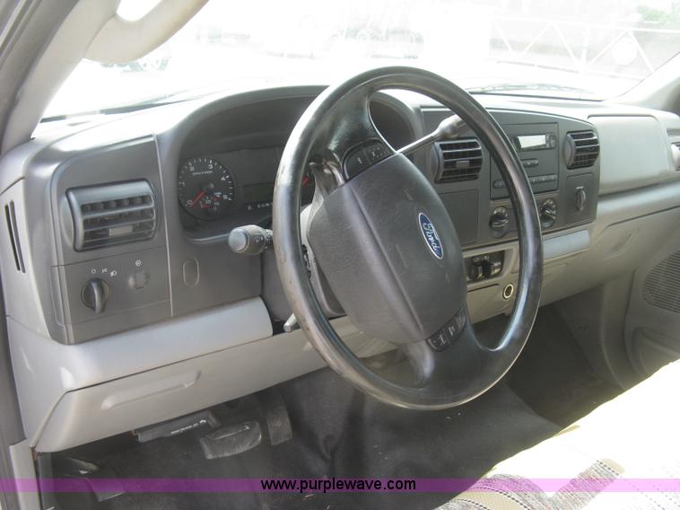 image for item J2756 2007 Ford F350 Super Duty XL Crew Cab pickup truck