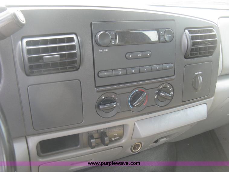 image for item J2756 2007 Ford F350 Super Duty XL Crew Cab pickup truck