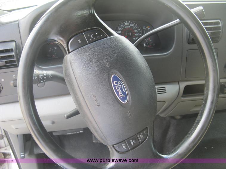 image for item J2756 2007 Ford F350 Super Duty XL Crew Cab pickup truck