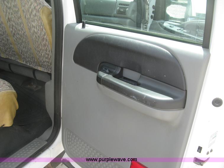 image for item J2756 2007 Ford F350 Super Duty XL Crew Cab pickup truck