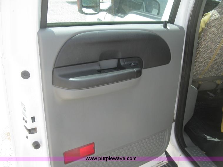 image for item J2756 2007 Ford F350 Super Duty XL Crew Cab pickup truck
