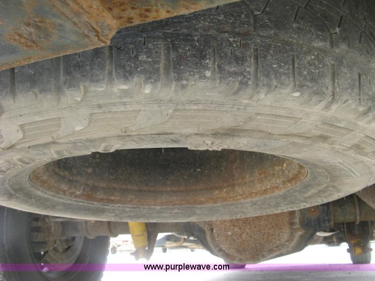 image for item J2756 2007 Ford F350 Super Duty XL Crew Cab pickup truck