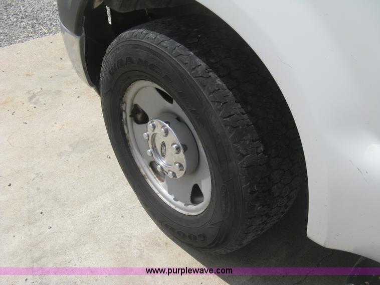 image for item J2756 2007 Ford F350 Super Duty XL Crew Cab pickup truck