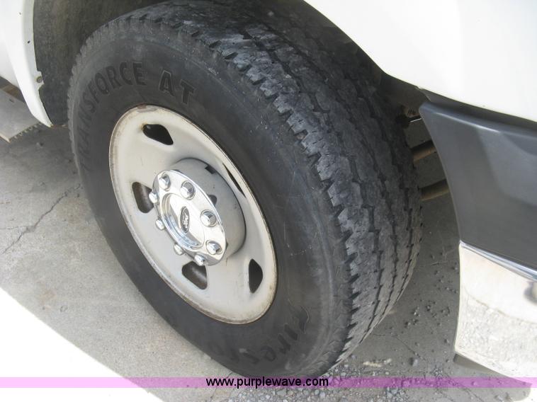 image for item J2756 2007 Ford F350 Super Duty XL Crew Cab pickup truck