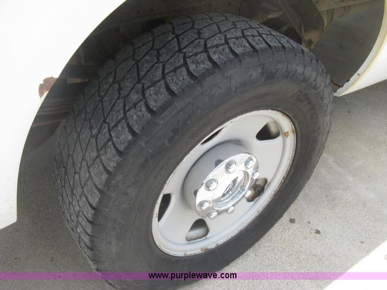 image for item J2756 2007 Ford F350 Super Duty XL Crew Cab pickup truck