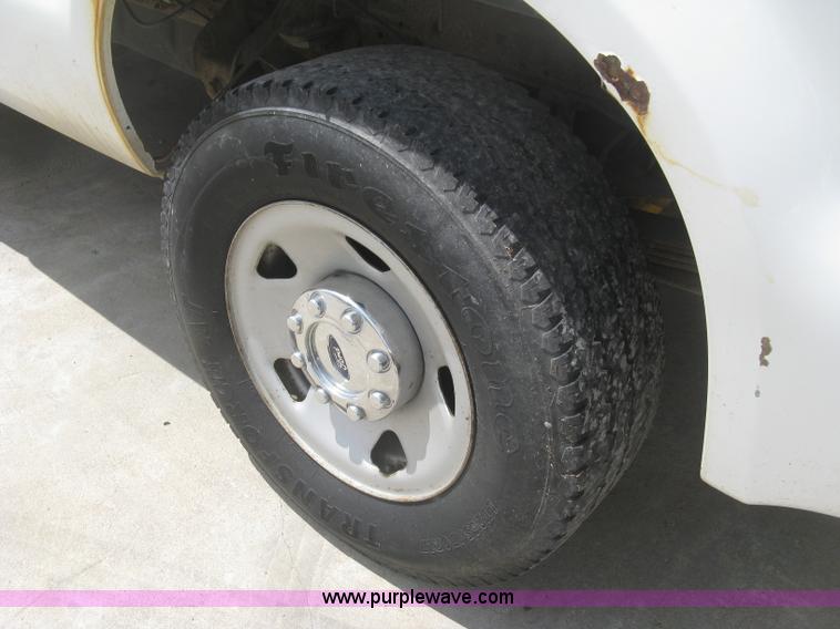 image for item J2756 2007 Ford F350 Super Duty XL Crew Cab pickup truck