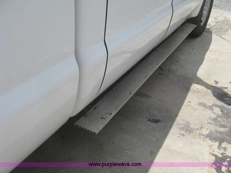 image for item J2756 2007 Ford F350 Super Duty XL Crew Cab pickup truck