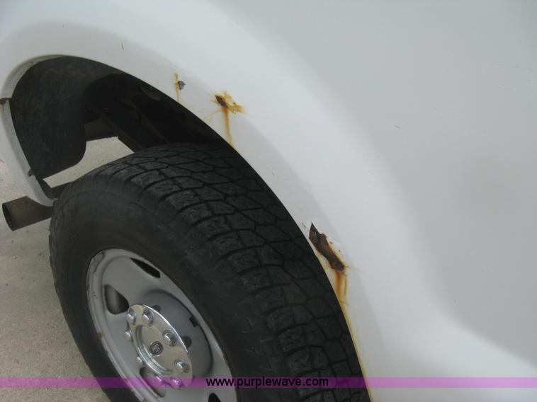 image for item J2756 2007 Ford F350 Super Duty XL Crew Cab pickup truck