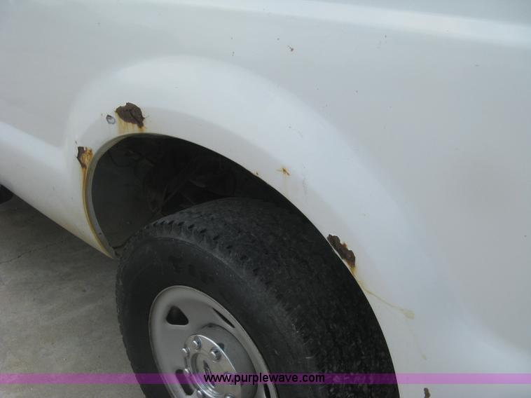 image for item J2756 2007 Ford F350 Super Duty XL Crew Cab pickup truck
