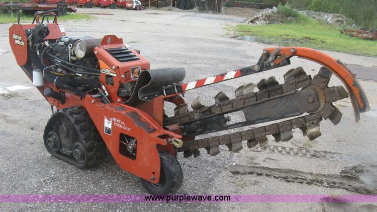 image for item J2757 2013 Ditch Witch RT24 trencher