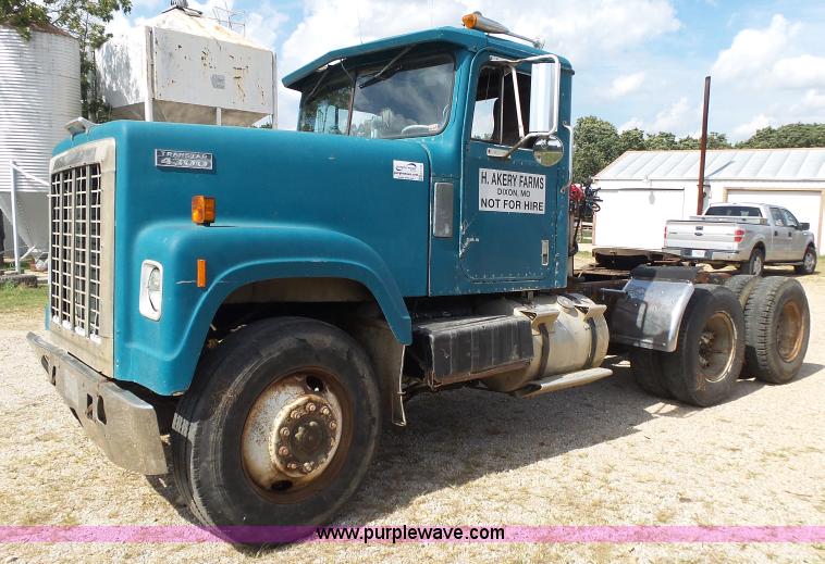 image for item K1149 1975 International Transtar 4300 semi truck