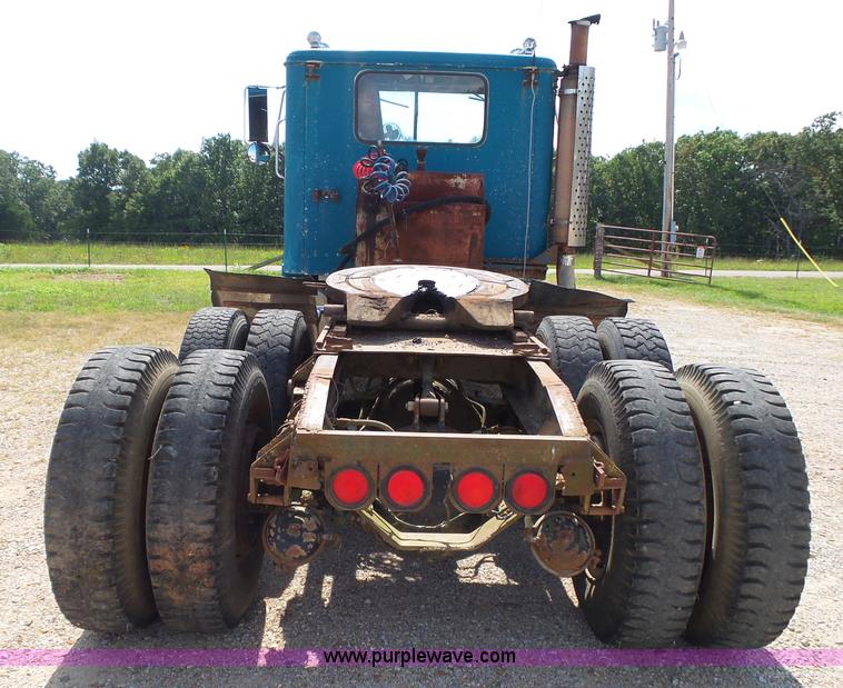 image for item K1149 1975 International Transtar 4300 semi truck