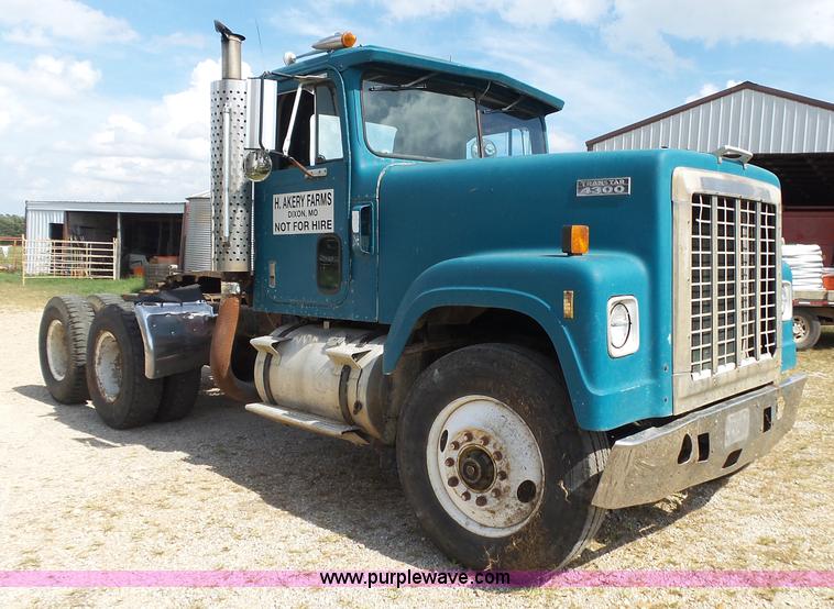 image for item K1149 1975 International Transtar 4300 semi truck