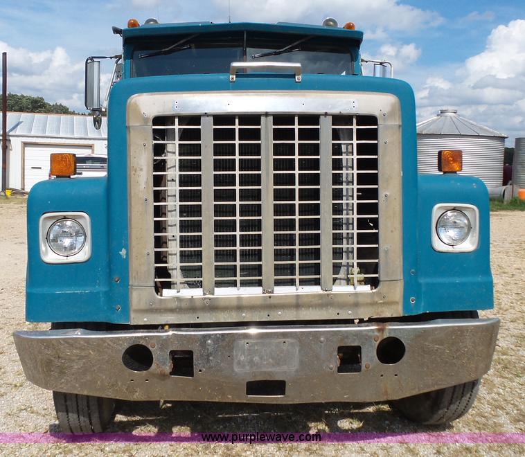 image for item K1149 1975 International Transtar 4300 semi truck