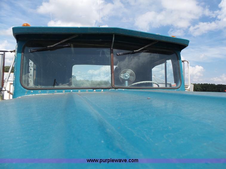 image for item K1149 1975 International Transtar 4300 semi truck