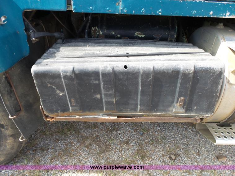 image for item K1149 1975 International Transtar 4300 semi truck