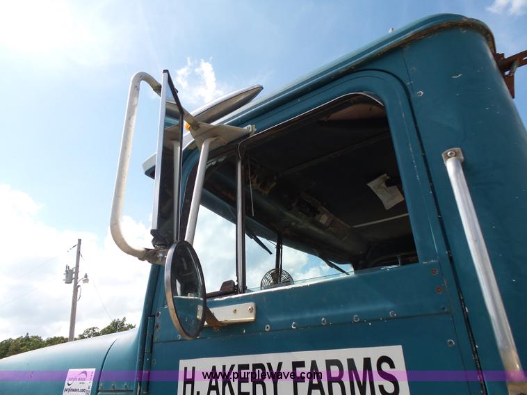 image for item K1149 1975 International Transtar 4300 semi truck