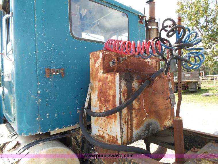 image for item K1149 1975 International Transtar 4300 semi truck