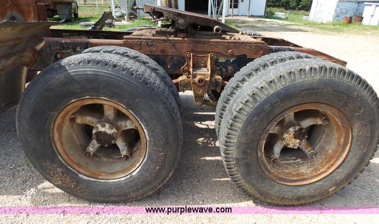 image for item K1149 1975 International Transtar 4300 semi truck