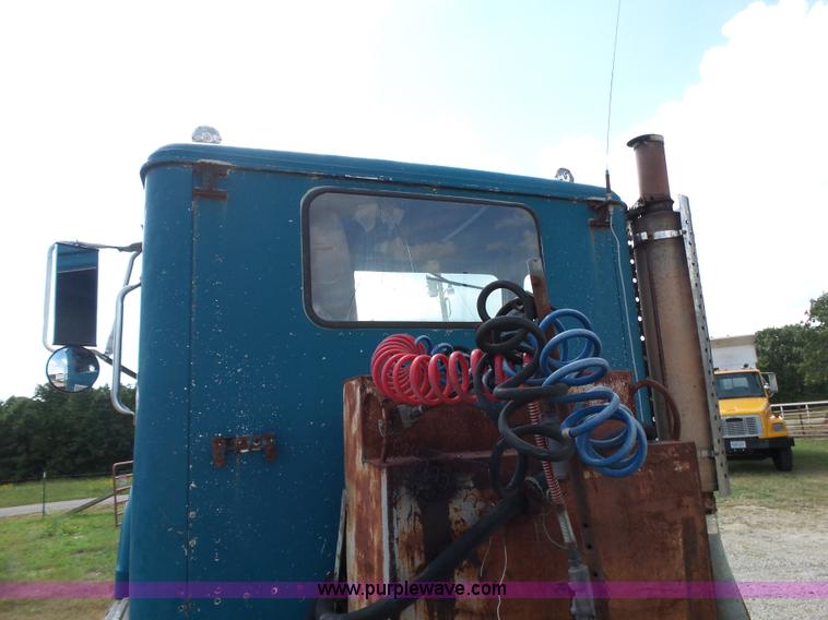 image for item K1149 1975 International Transtar 4300 semi truck