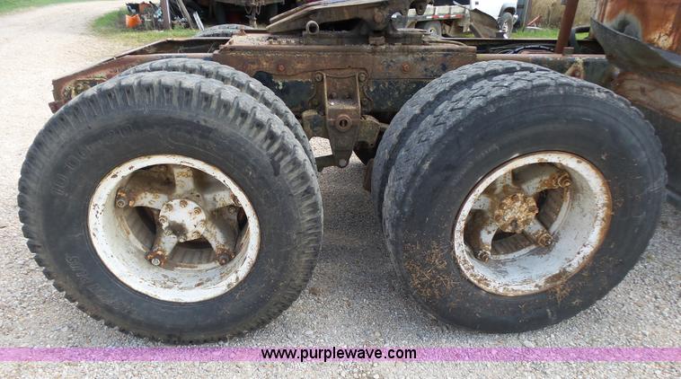 image for item K1149 1975 International Transtar 4300 semi truck