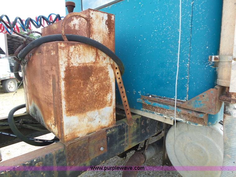 image for item K1149 1975 International Transtar 4300 semi truck