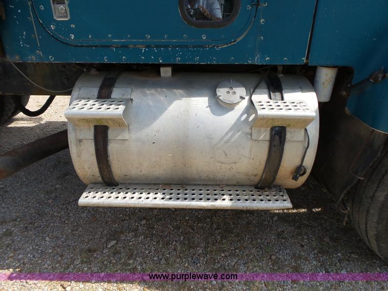 image for item K1149 1975 International Transtar 4300 semi truck