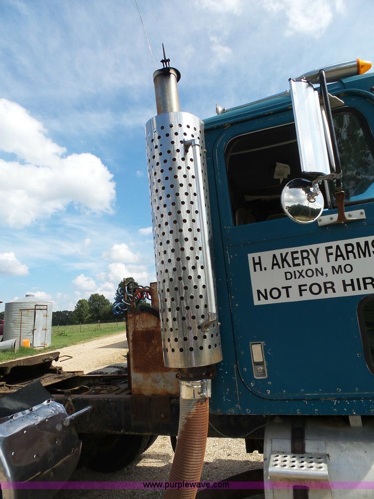 image for item K1149 1975 International Transtar 4300 semi truck