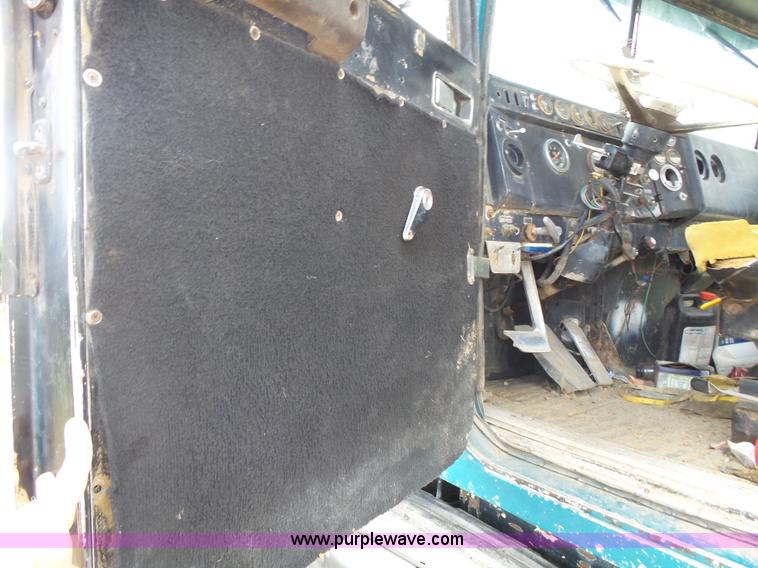 image for item K1149 1975 International Transtar 4300 semi truck