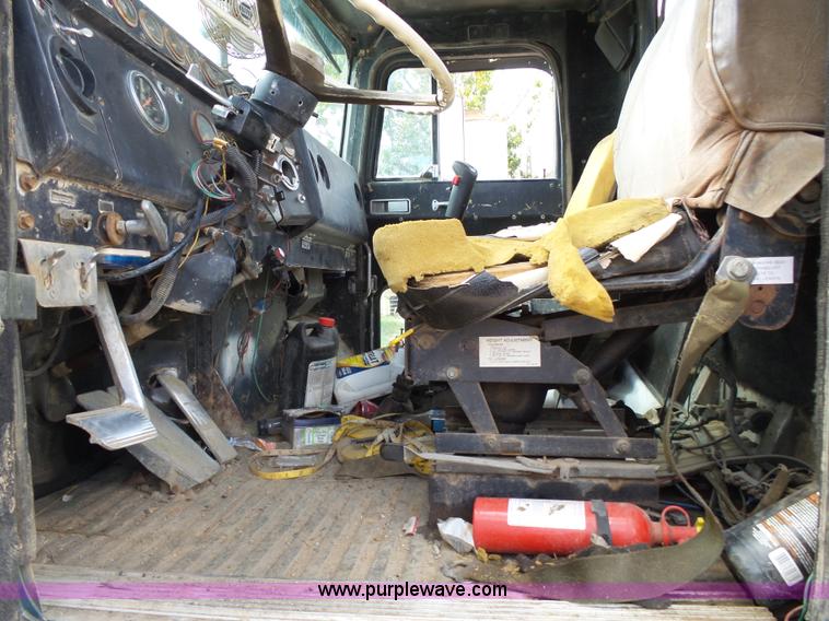 image for item K1149 1975 International Transtar 4300 semi truck