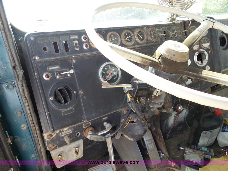 image for item K1149 1975 International Transtar 4300 semi truck