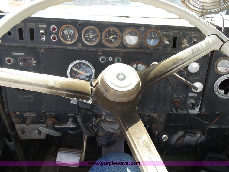 image for item K1149 1975 International Transtar 4300 semi truck